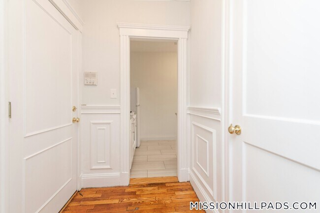 Building Photo - 49 Worthington St
