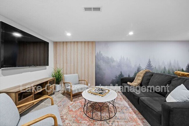 Building Photo - 3870 N Honeysuckle Dr