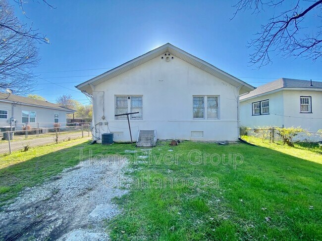 Building Photo - 1411 Roanoke Ave