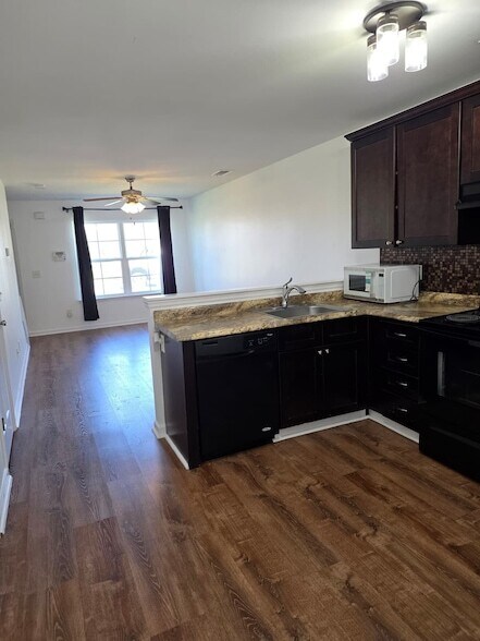 Building Photo - 1262 Macedonia Dr