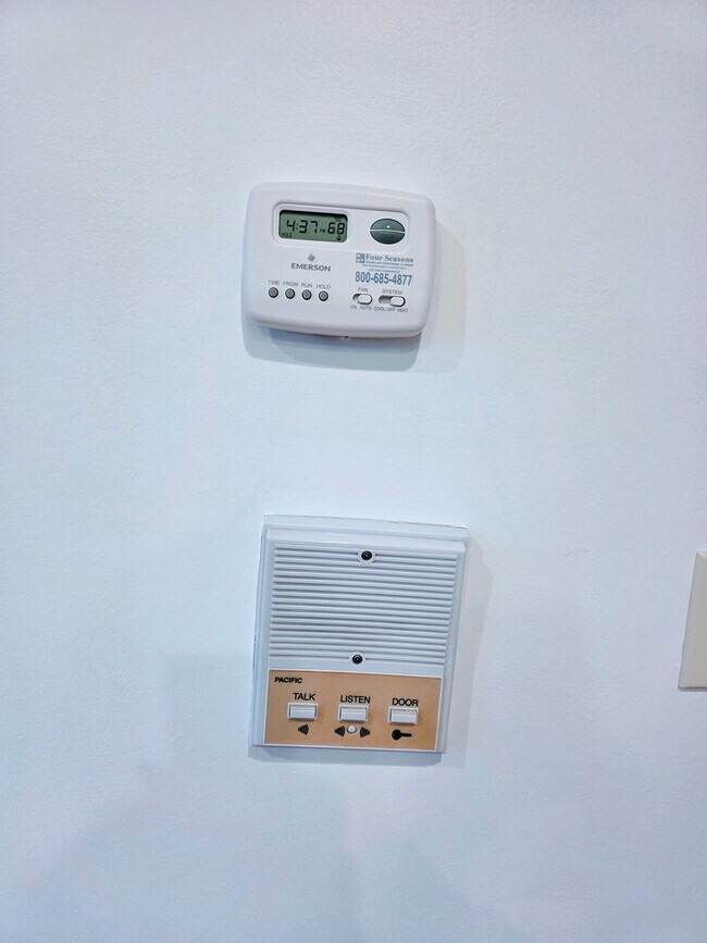 Building Photo - 2544 W Hollywood Ave