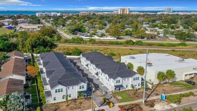 Building Photo - Brand New Constructed Townhouse in South Tampa - Available October 2024