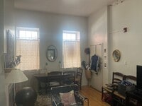 Building Photo - Bright Old City Loft