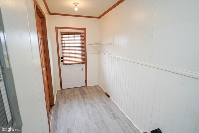 Building Photo - 12179 Country Dr