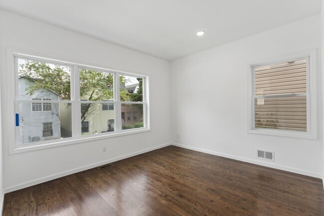 Building Photo - 914 Bergen St