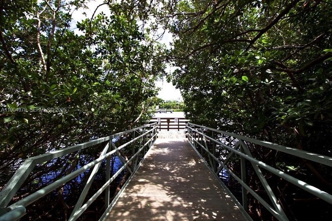 Building Photo - 19701 E Country Club Dr