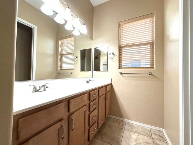 Building Photo - BEAUTIFUL GRANVILLE HOME!