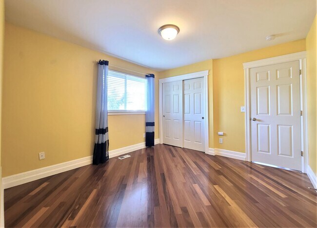 Building Photo - Luxurious 4 Bed/2.5 Bath Lynnwood Home - Available Now!