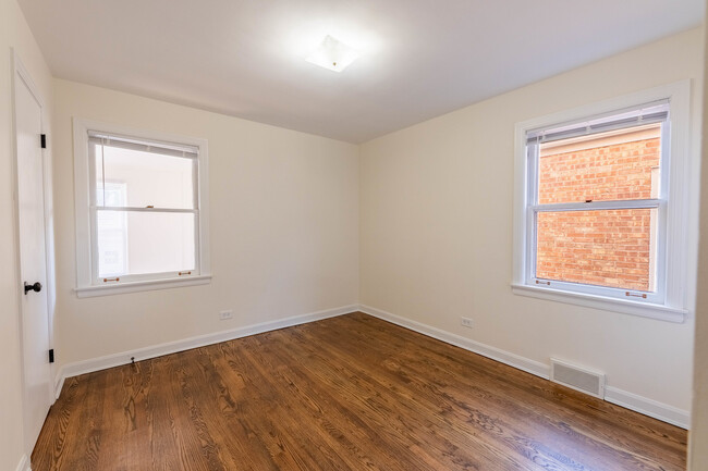 Building Photo - 5231 N Melvina Ave