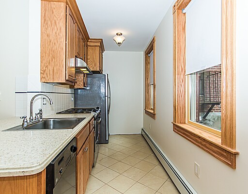 Building Photo - 27 Phillips St