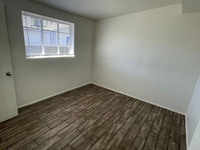 Building Photo - Mid-Century Modern Style Two Bedroom W/ A/C and Yard at The Richey!