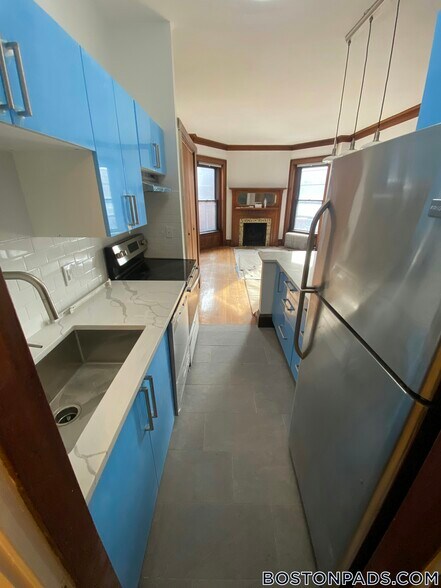 Building Photo - 849 Beacon St