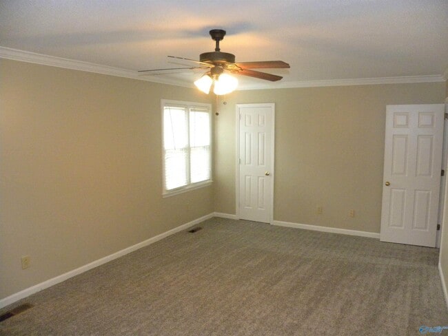 Building Photo - 102 W Lake Cir