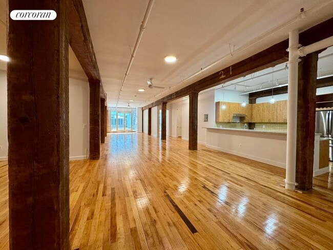 Building Photo - 275 Conover St