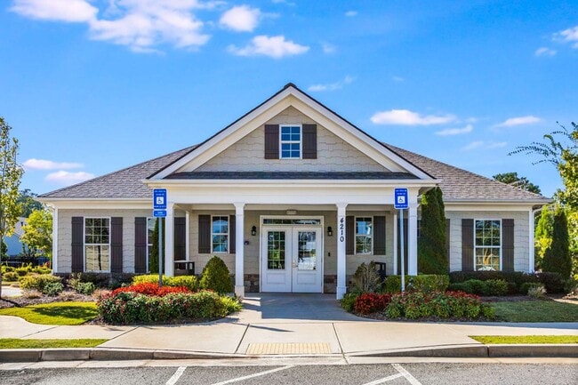 Building Photo - Like New - First Class Amenities