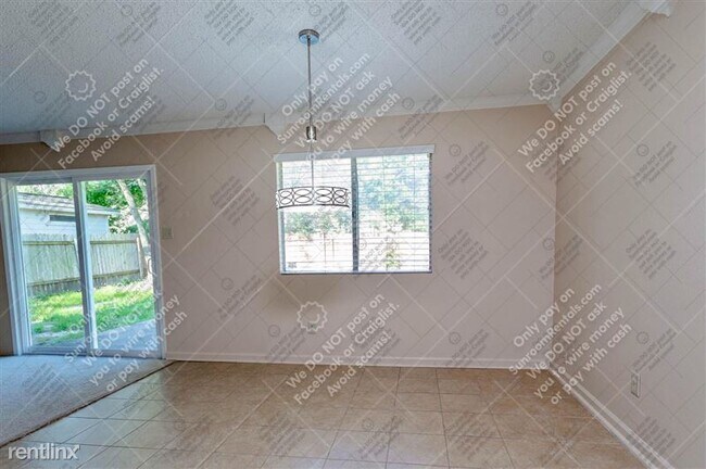 Building Photo - 2204 Silver Spur Dr