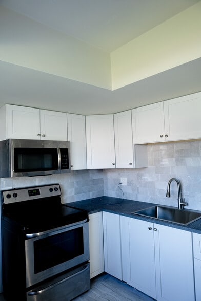 Building Photo - 3460 32nd Ave N