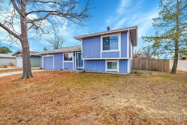 Building Photo - $2,240.95 - 3 Bed, 2 Bath Home in Loveland with Central AC and Fenced in Yard!