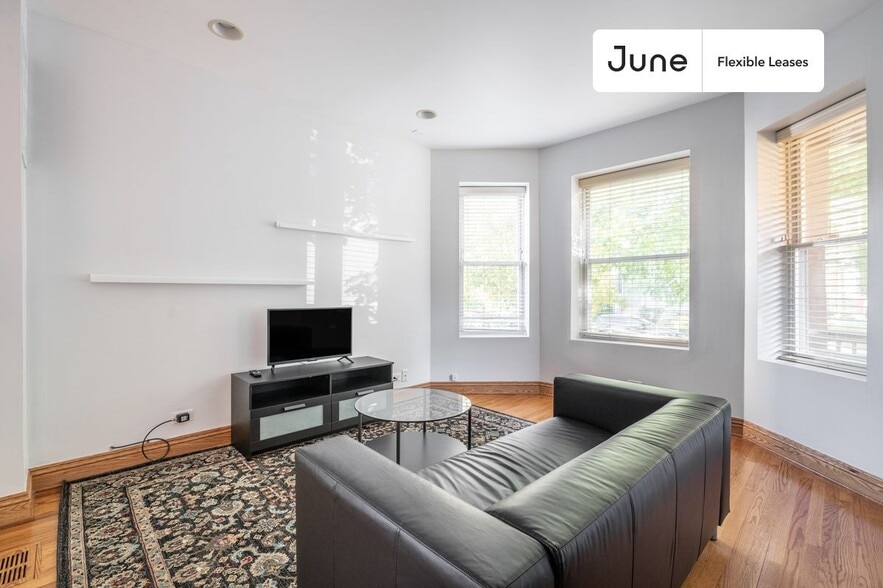 Primary Photo - 3020 N Sawyer Ave
