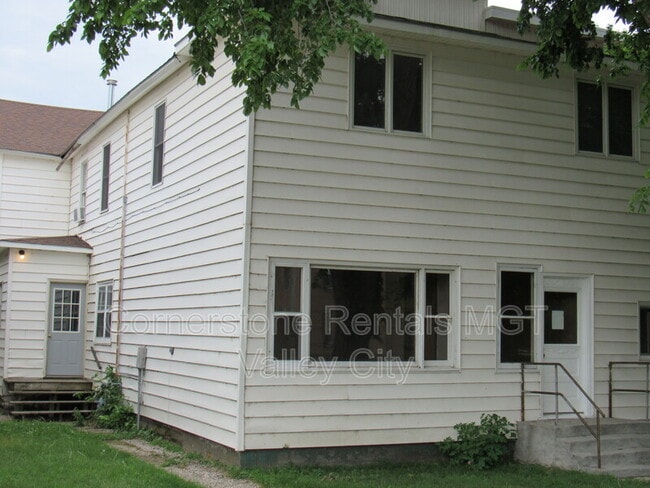 Building Photo - 217 Central Ave S