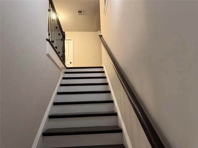Building Photo - 3772 Ledgemont Dr