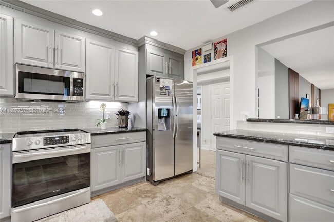 Building Photo - 1128 W Cypress Dr