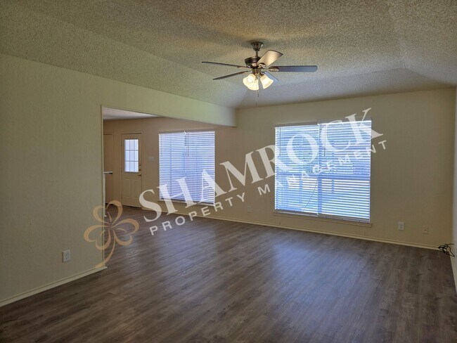 Building Photo - 2/2 Duplex near Hwy 77!