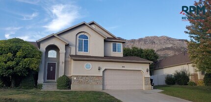 Building Photo - "Charming 4-Bed Oasis in North Ogden!