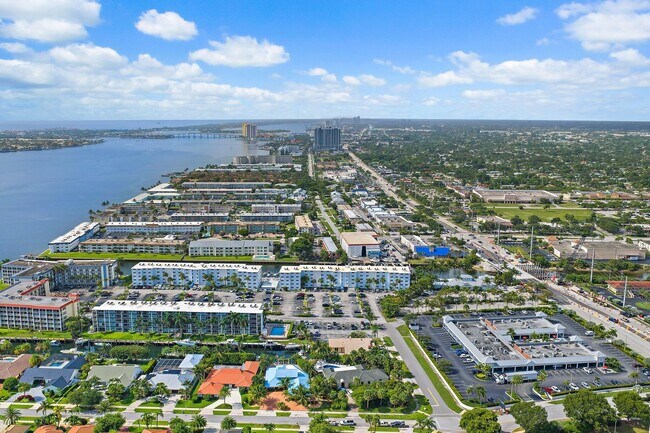 Building Photo - 108 Paradise Harbour Blvd