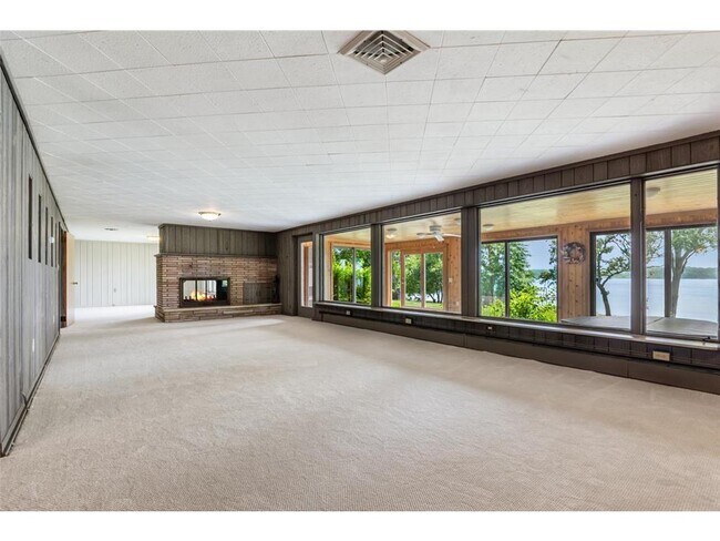 Building Photo - 6400 Greenbriar Ave
