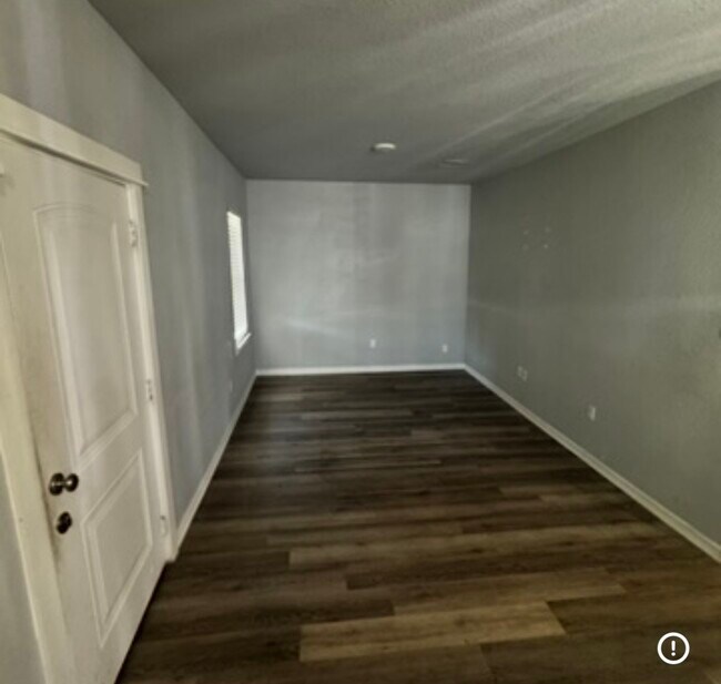 Building Photo - 3917 Kashmere St