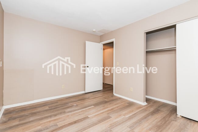 Building Photo - 6554 Shull Rd