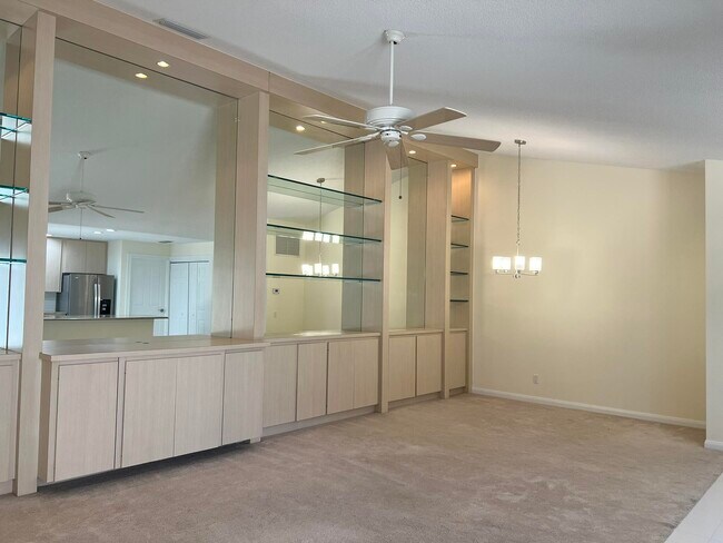 Building Photo - 6002 Red Oak Ct