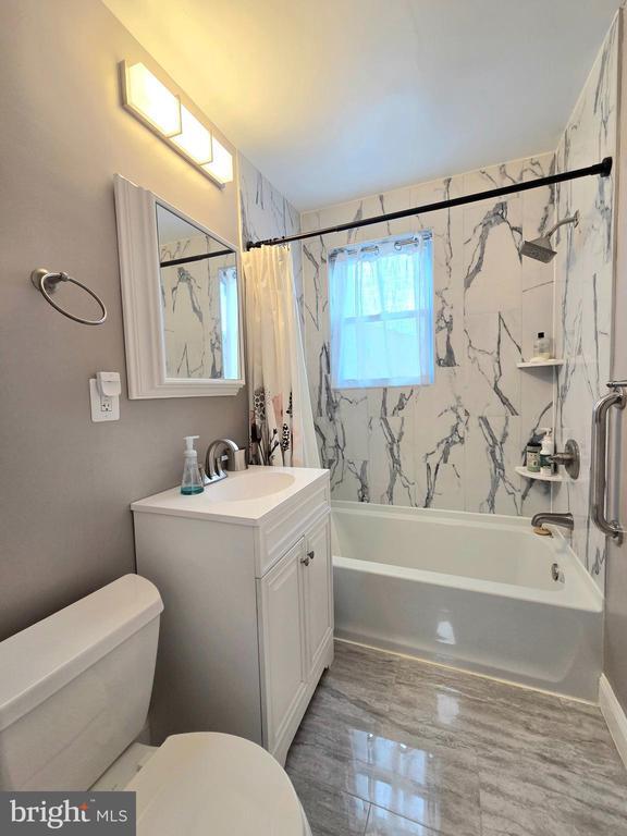 Building Photo - 5206 12th St NE