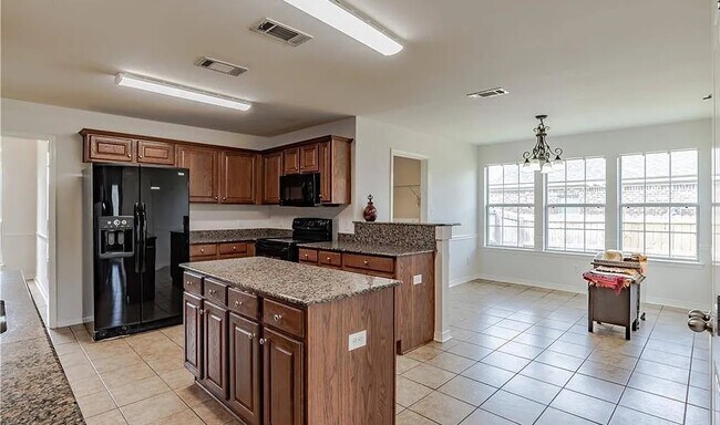 Building Photo - 1375 Selby Phillips Dr