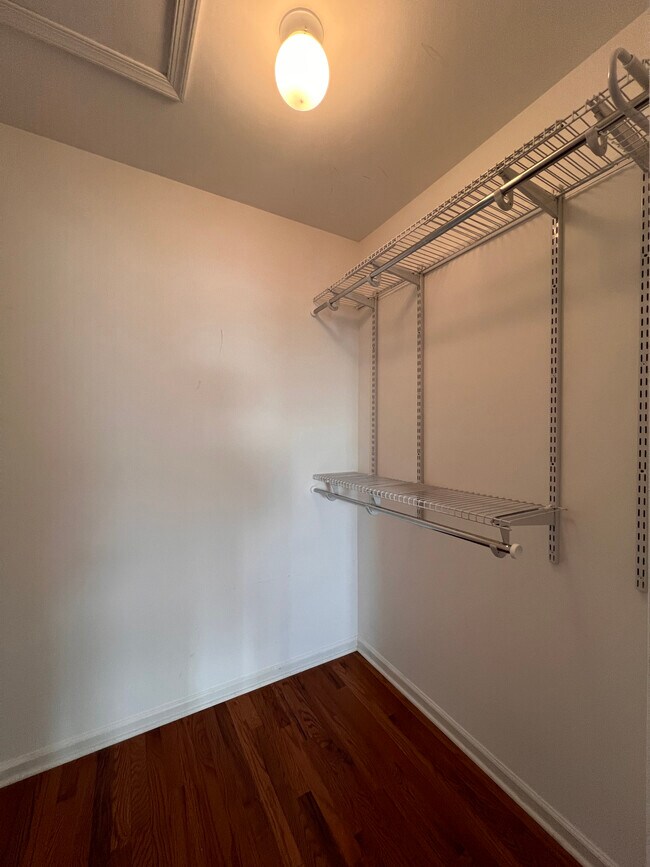 Building Photo - 4170 Bunker Hill Dr N