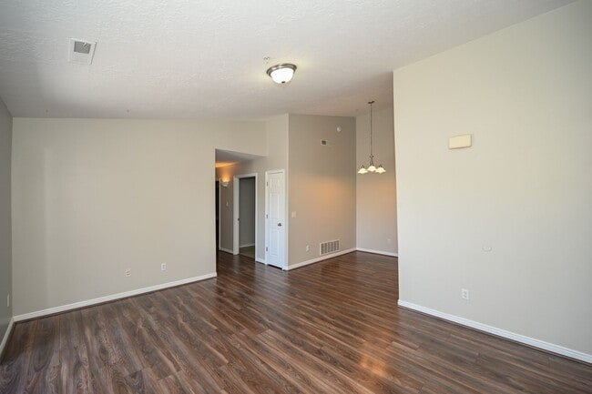 Building Photo - Beautiful 3 Bedroom Condo in Amazing Locat...