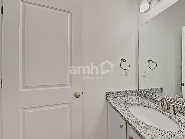 Building Photo - 303 Elmhurst Dr