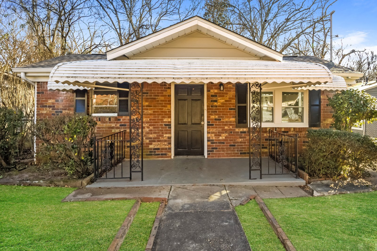 Building Photo - 206 E Crovat St