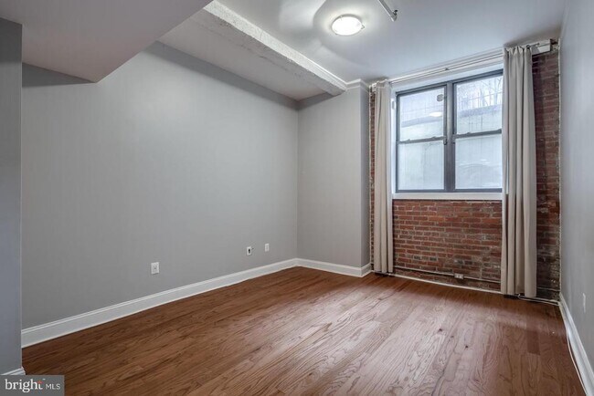Building Photo - 1100 S Broad St