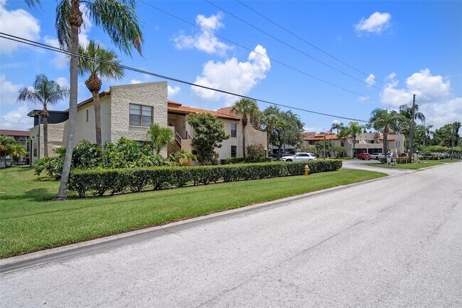 Building Photo - 2571 Cyprus Dr