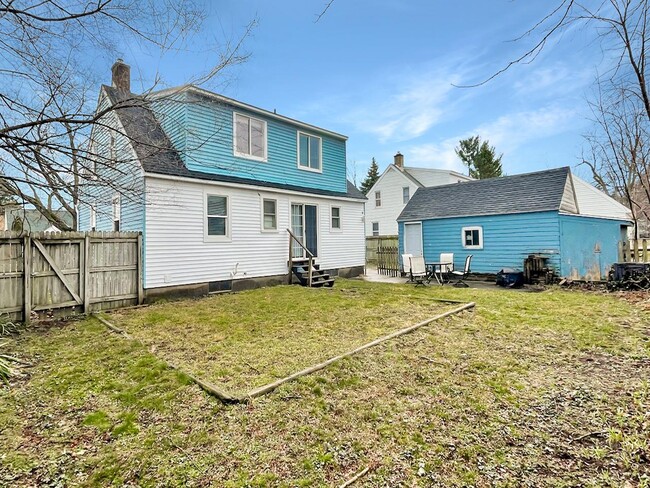 Building Photo - 4221 Buchanan Ave SW