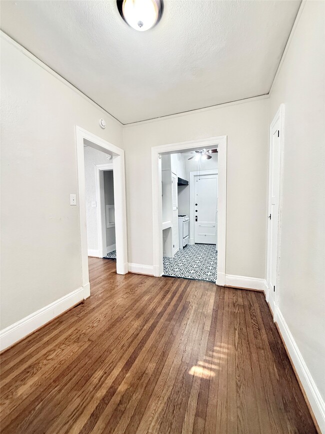 Building Photo - 3920 Fannin St