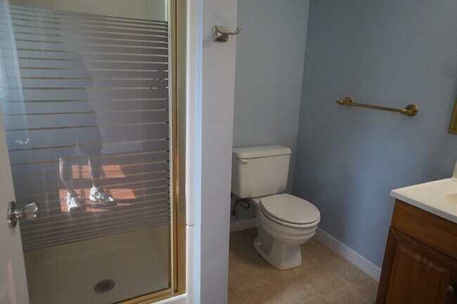 Building Photo - SW Portland 3 bedroom 2 bathroom Ranch