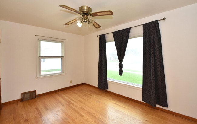 Building Photo - 3115 Lasalle St