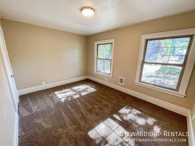 Building Photo - 2334 Augusta St