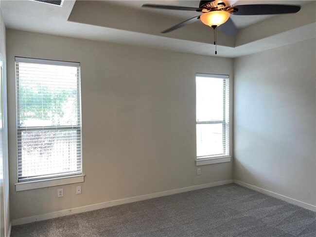 Building Photo - 2001 Faro Dr