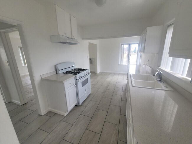 Building Photo - 545 N 2nd St