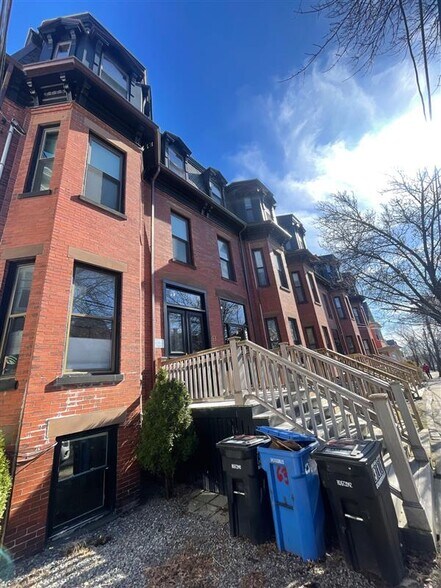 Primary Photo - 61 Adams St