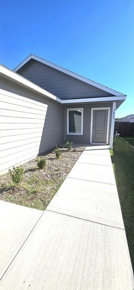 Building Photo - 1612 Cattle Dr Ln